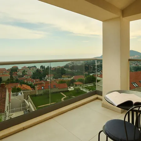 Palace Natali فندق